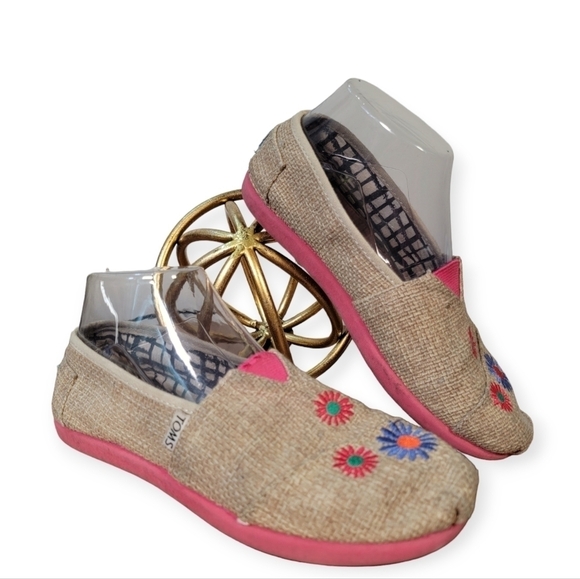 Toms Ema Burlap slip on flats Burlap & Embroidered Flowers Pink Bottoms Size Y 4 - Picture 1 of 17